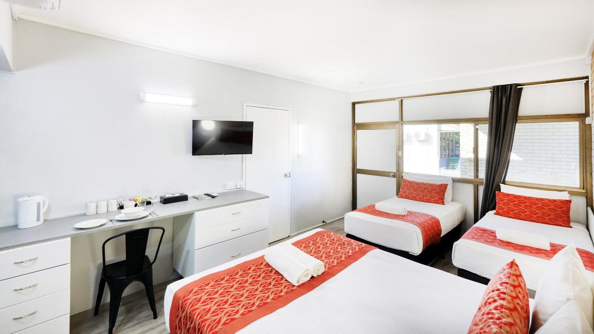 Tropical Gateway Motor Motel