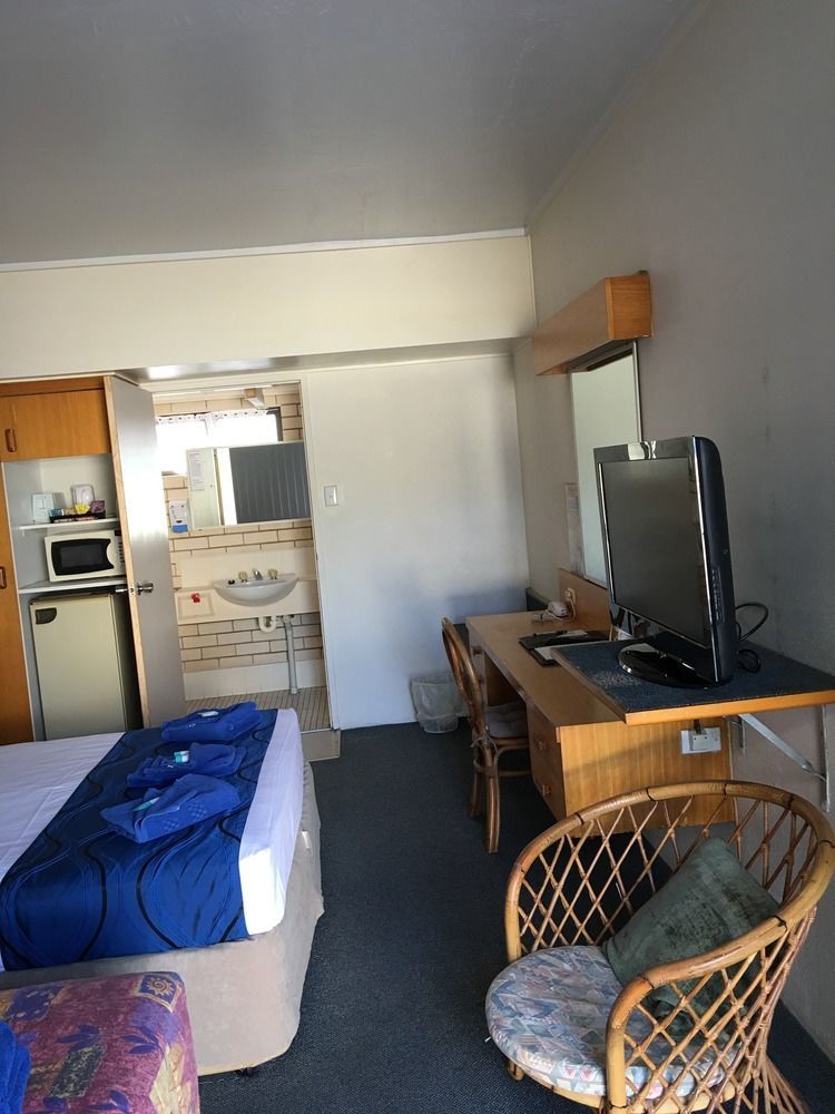 Tropical Gateway Motor 3*