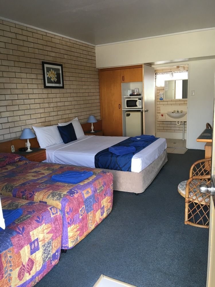Tropical Gateway Motor 3*